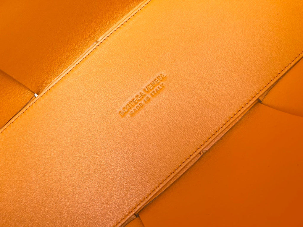 ARCO TOTE 36 IN CHENIN YELLOW CALFSKIN