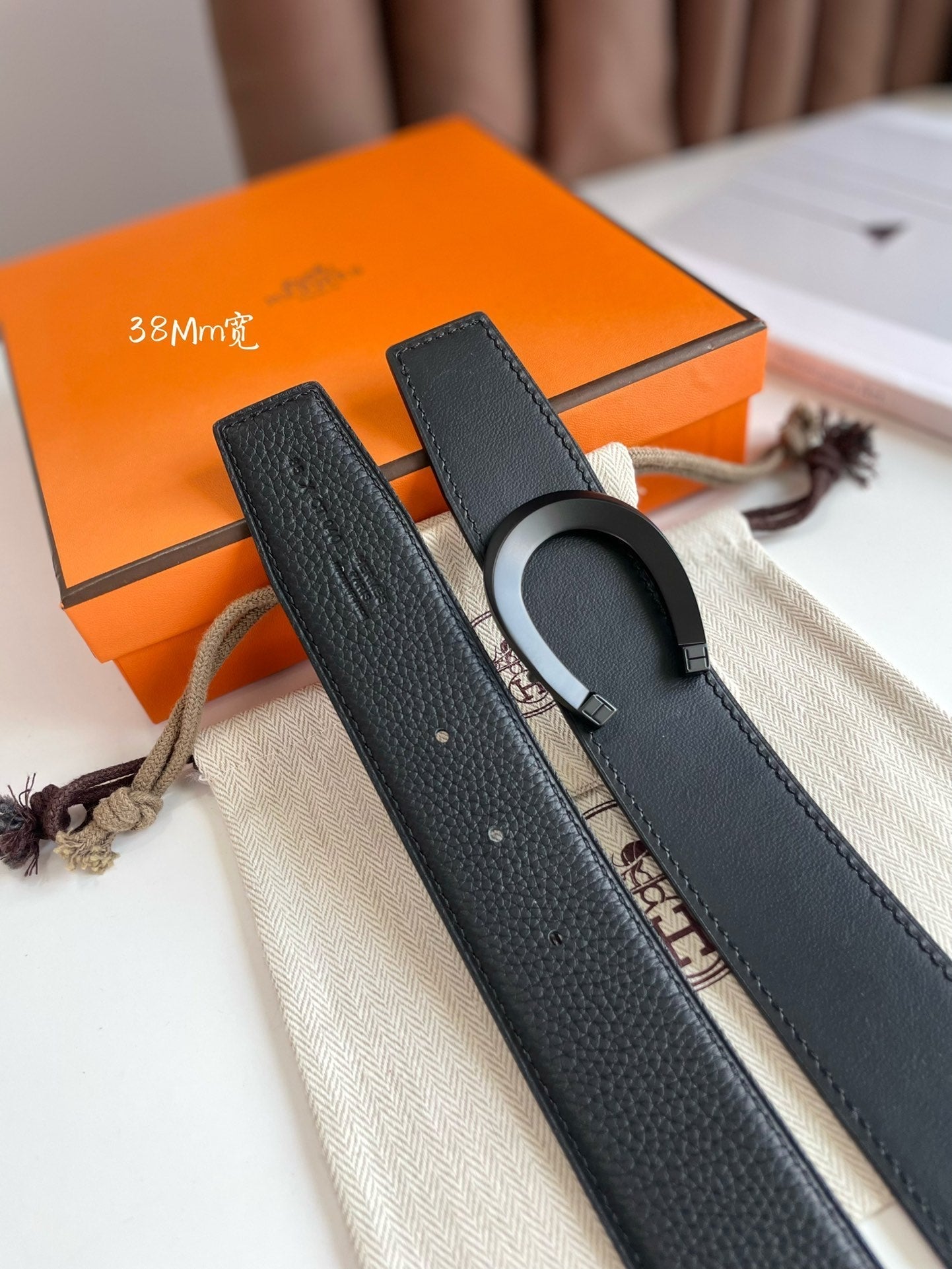 LUCK BELT BUCKLE & REVERSIBLE BLACK LEATHER STRAP 38MM BLACK HARDWARE