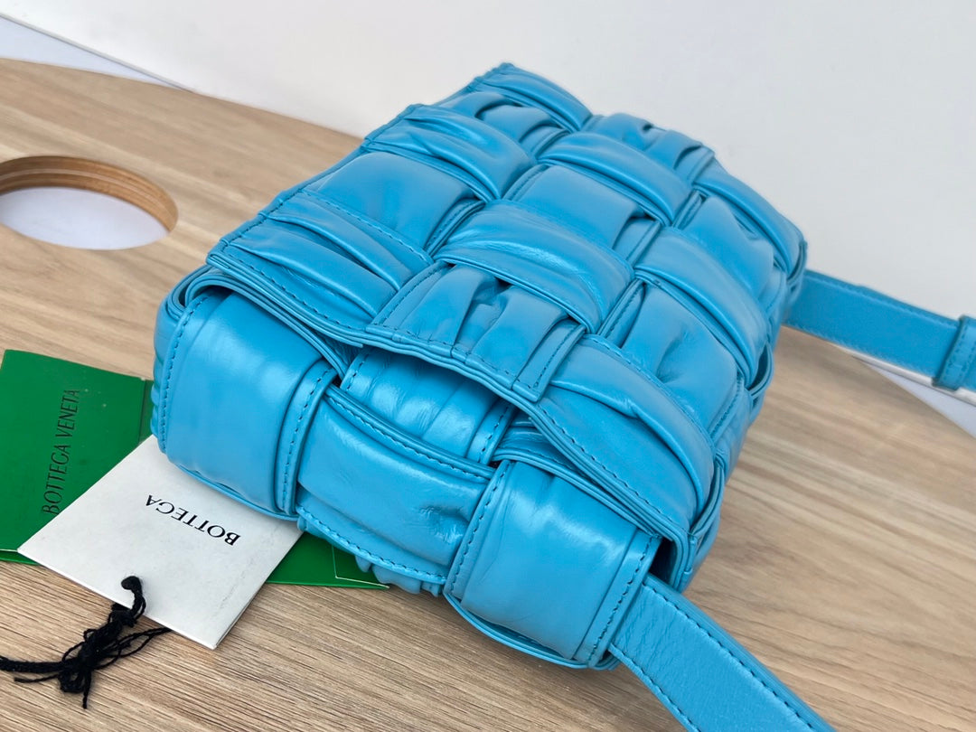 CASSETTE 28 IN SKY BLUE SOFT LAMBSKIN