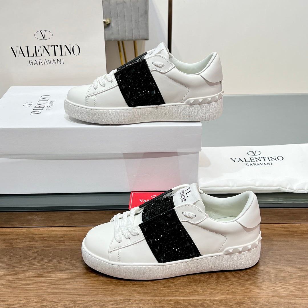 VALENTINO 25S GARAVANI ROCKSTUD UNTITLED STUDDED SNEAKERS IN WHITE LAMBSKIN AND BLACK STONE-EMBELLISHED
