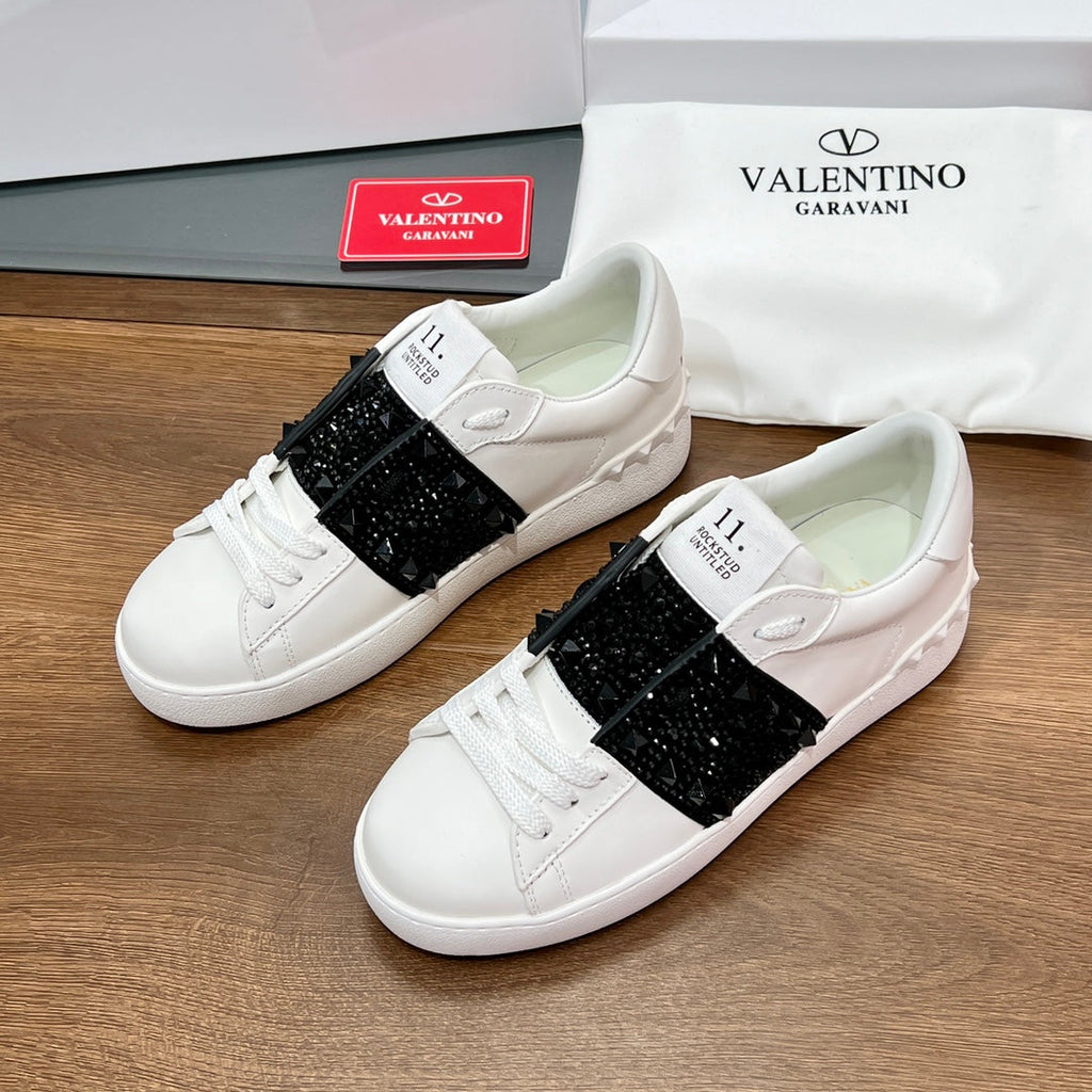 VALENTINO 25S GARAVANI ROCKSTUD UNTITLED STUDDED SNEAKERS IN WHITE LAMBSKIN AND BLACK STONE-EMBELLISHED