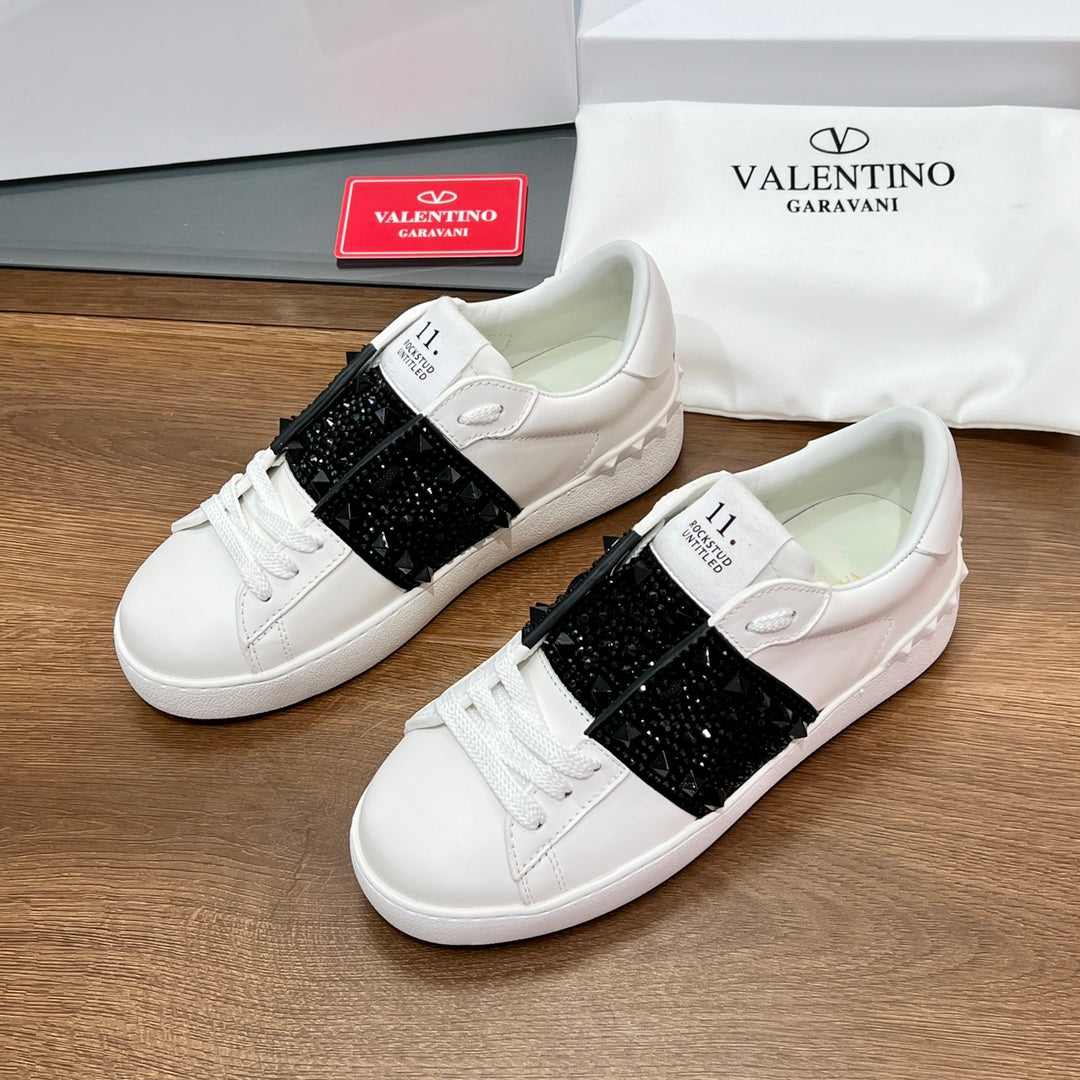 VALENTINO 25S GARAVANI ROCKSTUD UNTITLED STUDDED SNEAKERS IN WHITE LAMBSKIN AND BLACK STONE-EMBELLISHED