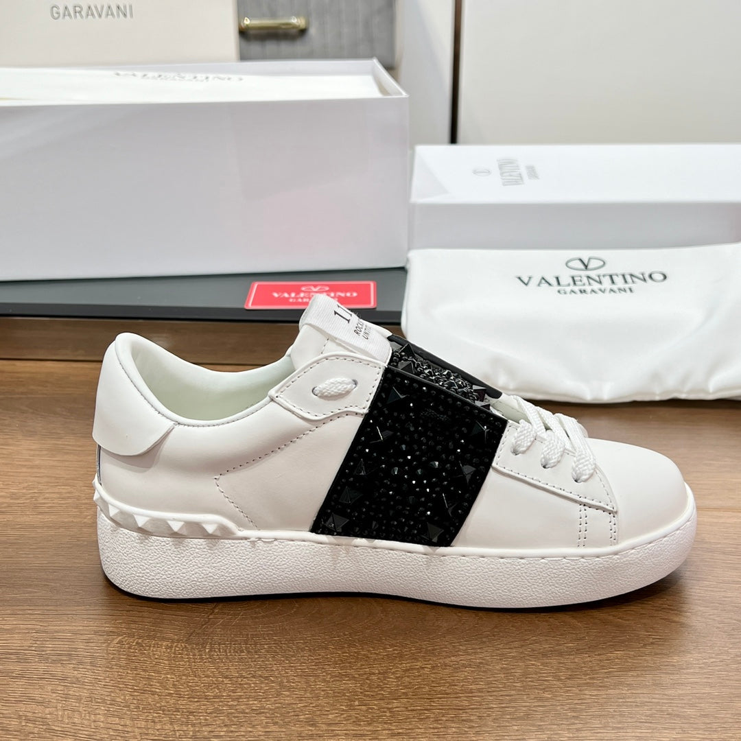 VALENTINO 25S GARAVANI ROCKSTUD UNTITLED STUDDED SNEAKERS IN WHITE LAMBSKIN AND BLACK STONE-EMBELLISHED