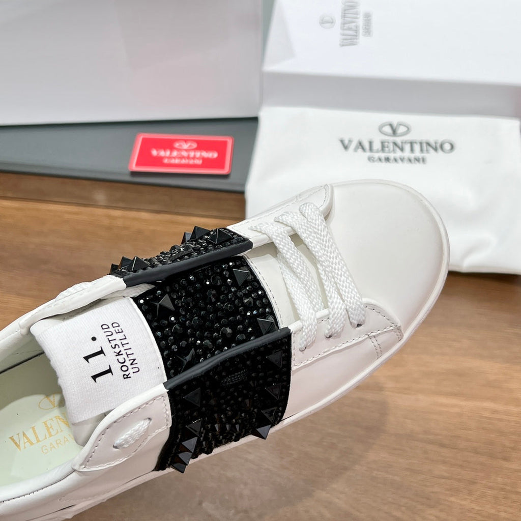 VALENTINO 25S GARAVANI ROCKSTUD UNTITLED STUDDED SNEAKERS IN WHITE LAMBSKIN AND BLACK STONE-EMBELLISHED