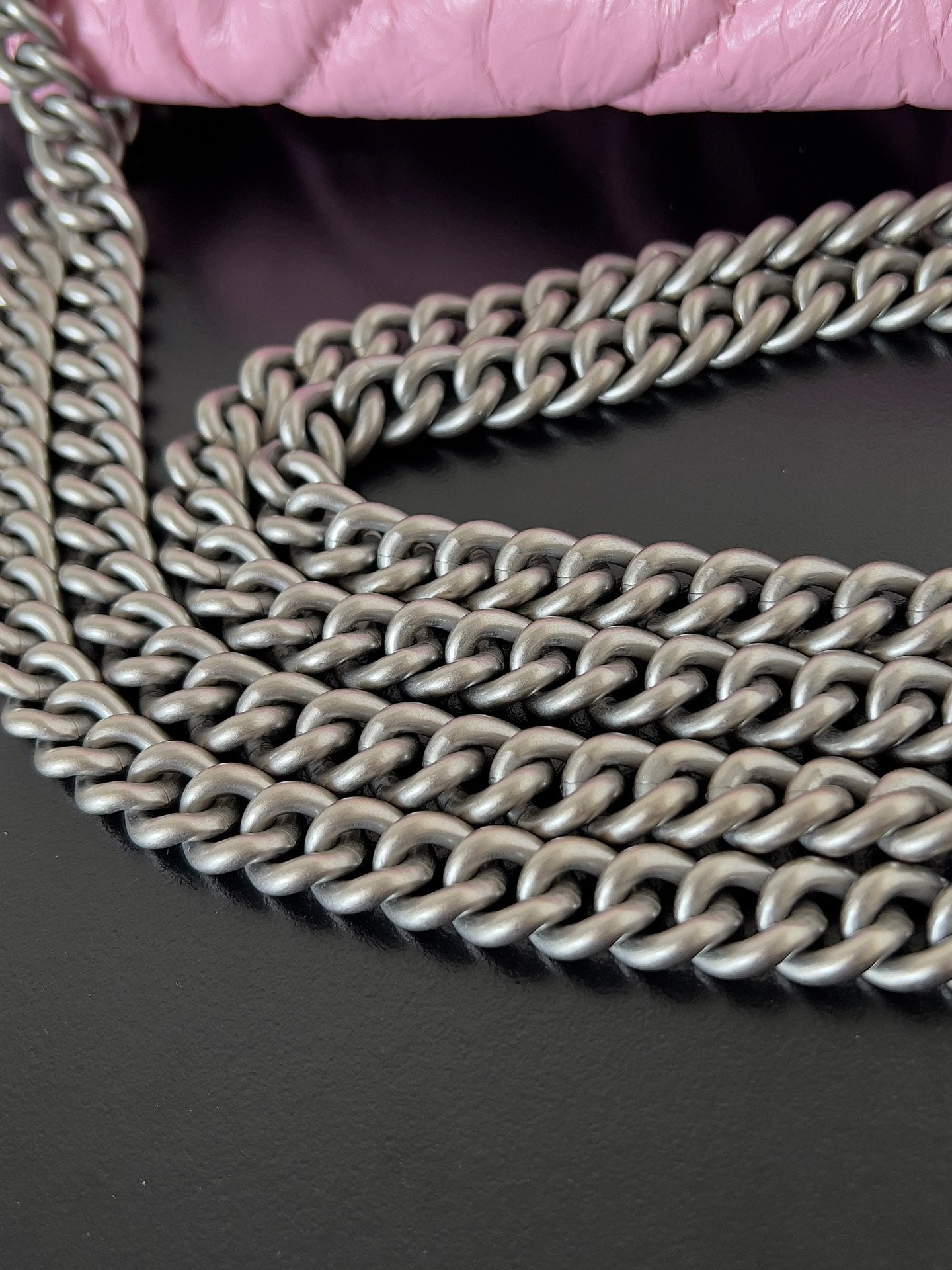 CRUSH CHAINED BAG 32 IN PINK QUILTED CRUSHED CALFSKIN SILVER HARDWARE