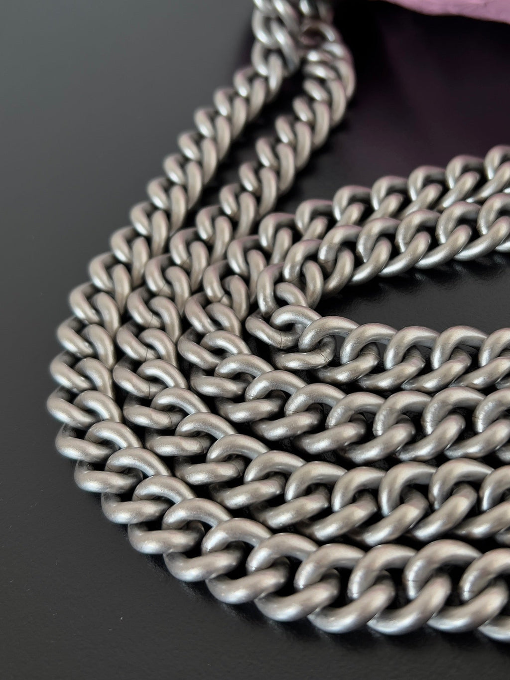 CRUSH CHAINED BAG 25 IN PINK QUILTED CRUSHED CALFSKIN SILVER HARDWARE