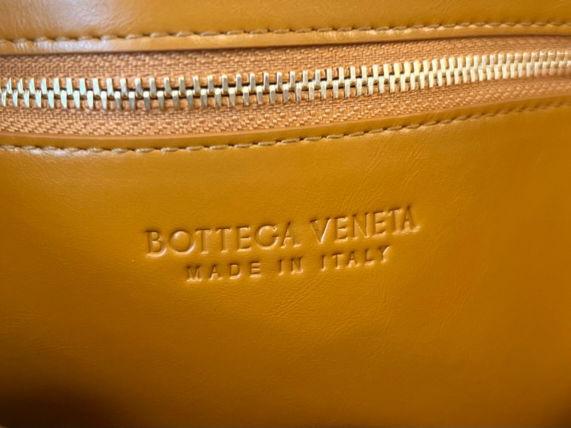 CASSETTE 28 IN SANDSTONE ORANGE SOFT LAMBSKIN