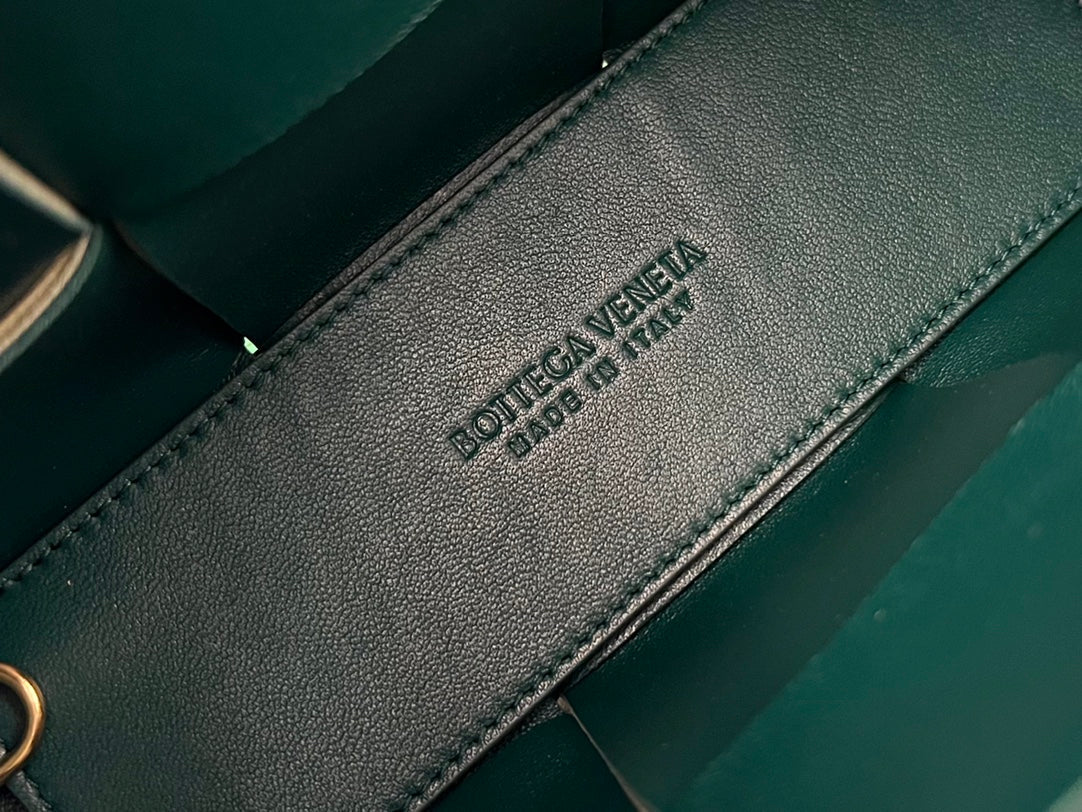 CANDY ARCO TOTE 20 IN XANADU GRAY CALFSKIN