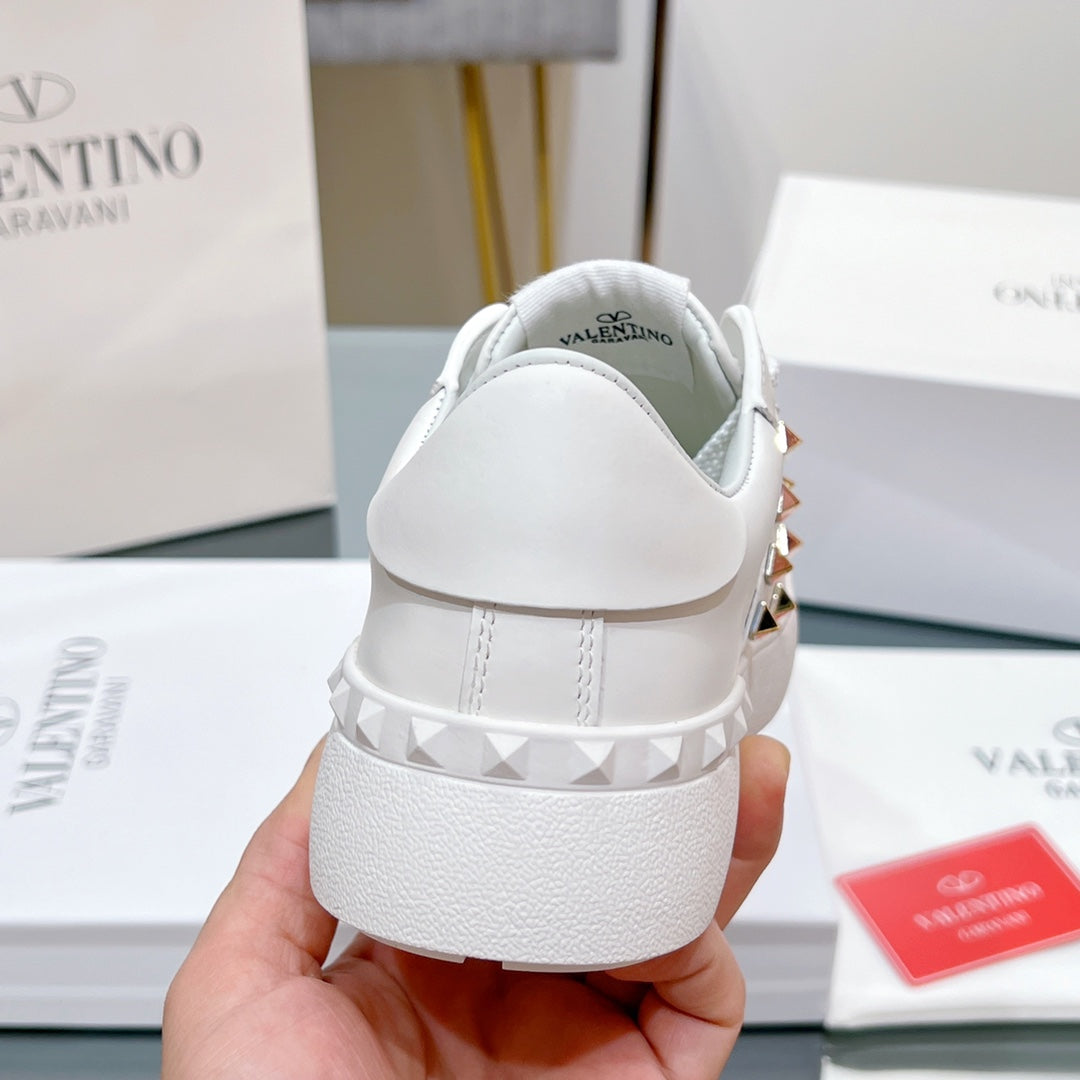 VALENTINO 25S GARAVANI ROCKSTUD UNTITLED STUDDED SNEAKERS IN WHITE LAMBSKIN
