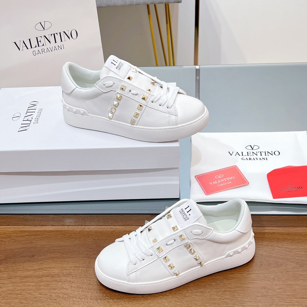 VALENTINO 25S GARAVANI ROCKSTUD UNTITLED STUDDED SNEAKERS IN WHITE LAMBSKIN