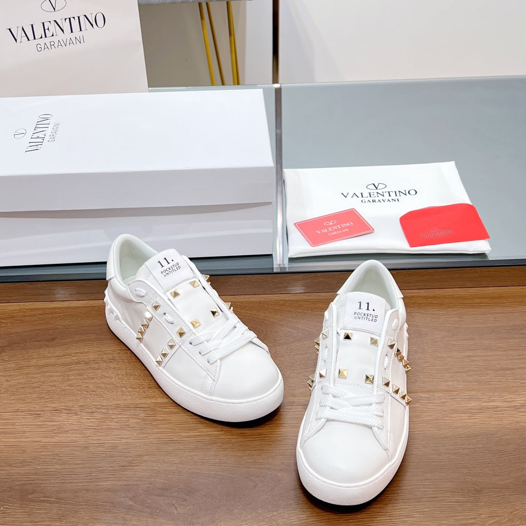 VALENTINO 25S GARAVANI ROCKSTUD UNTITLED STUDDED SNEAKERS IN WHITE LAMBSKIN