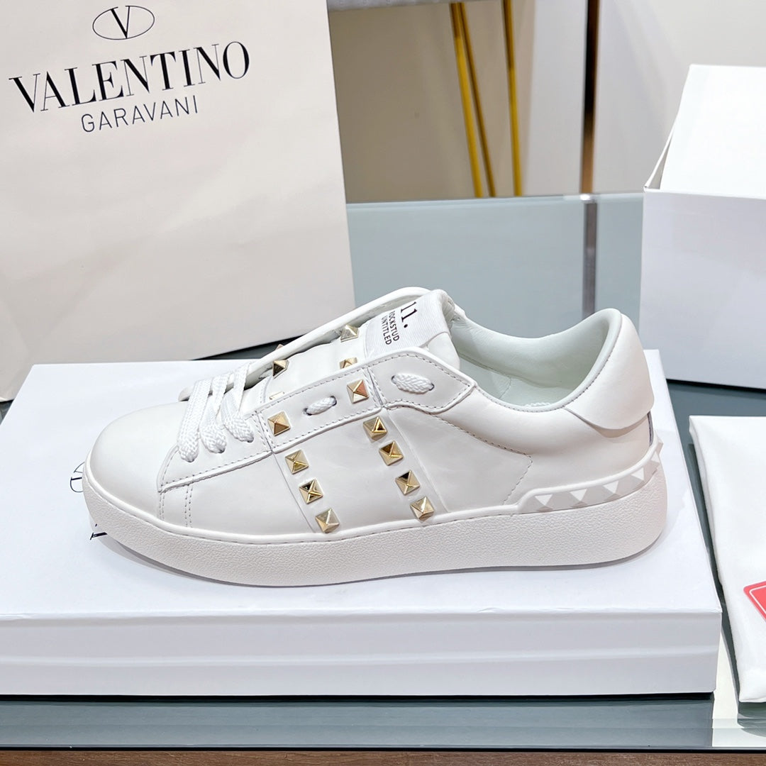 VALENTINO 25S GARAVANI ROCKSTUD UNTITLED STUDDED SNEAKERS IN WHITE LAMBSKIN