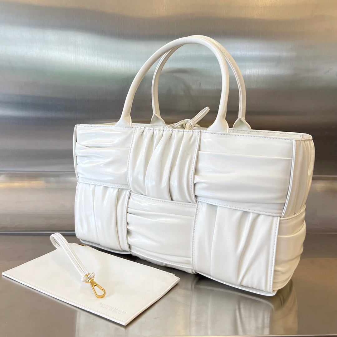 SMALL ARCO TOTE 30 IN WHITE SOFT LAMBSKIN