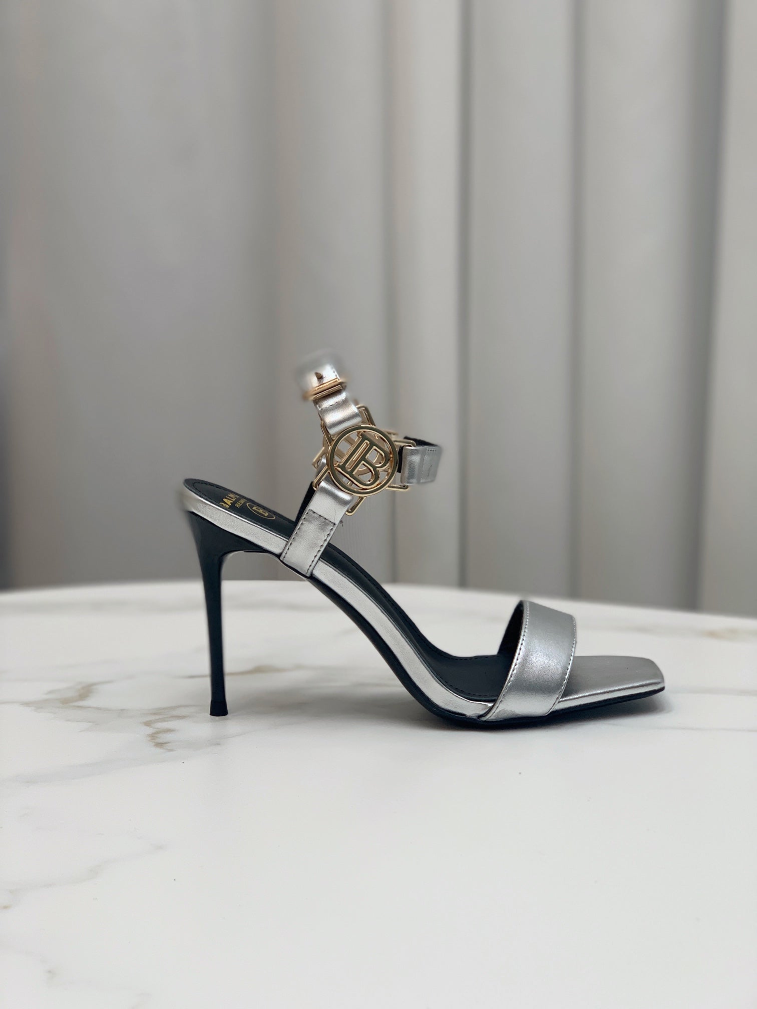 BALMAIN 25S HIGH HEELS WITH B METAL DETAIL 95MM IN SILVER CALFSKIN