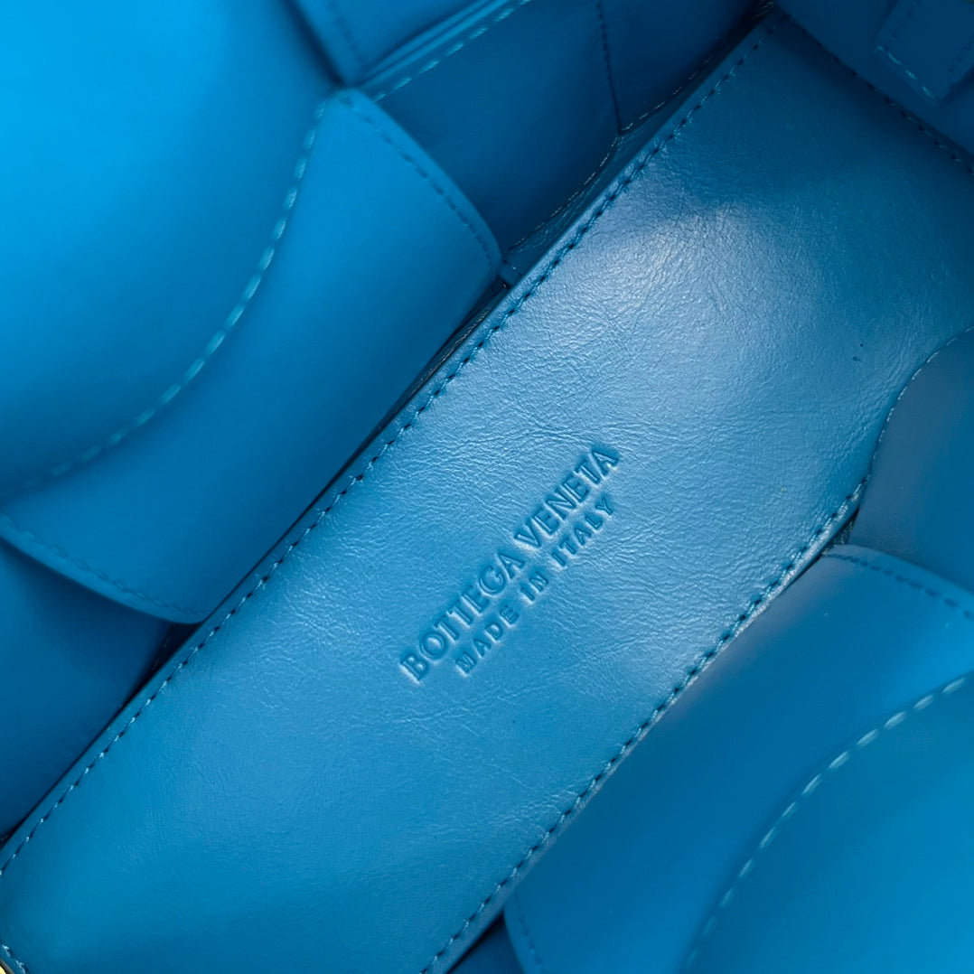 CANDY ARCO TOTE 20 IN CERULEAN BLUE SOFT LAMBSKIN