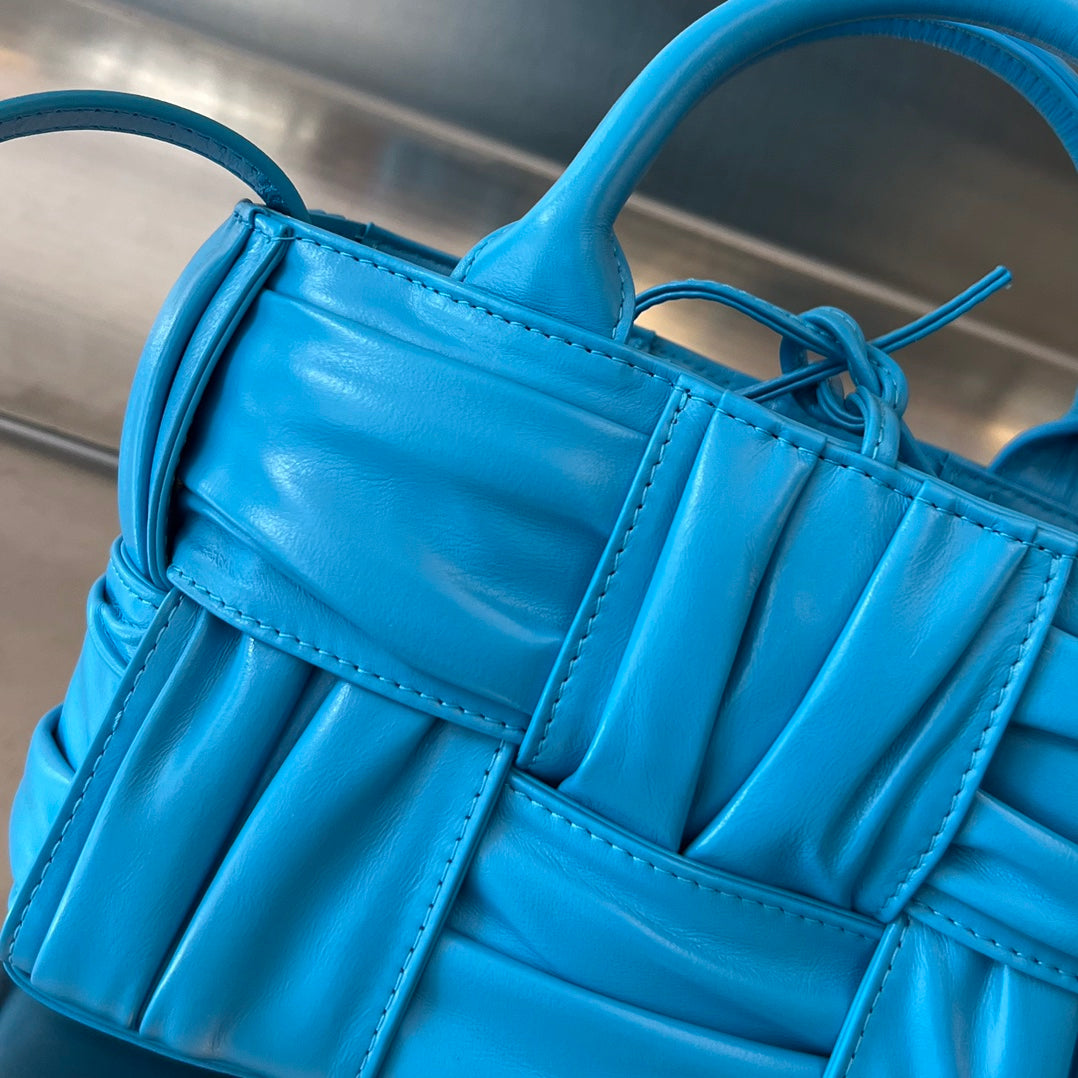 CANDY ARCO TOTE 20 IN CERULEAN BLUE SOFT LAMBSKIN