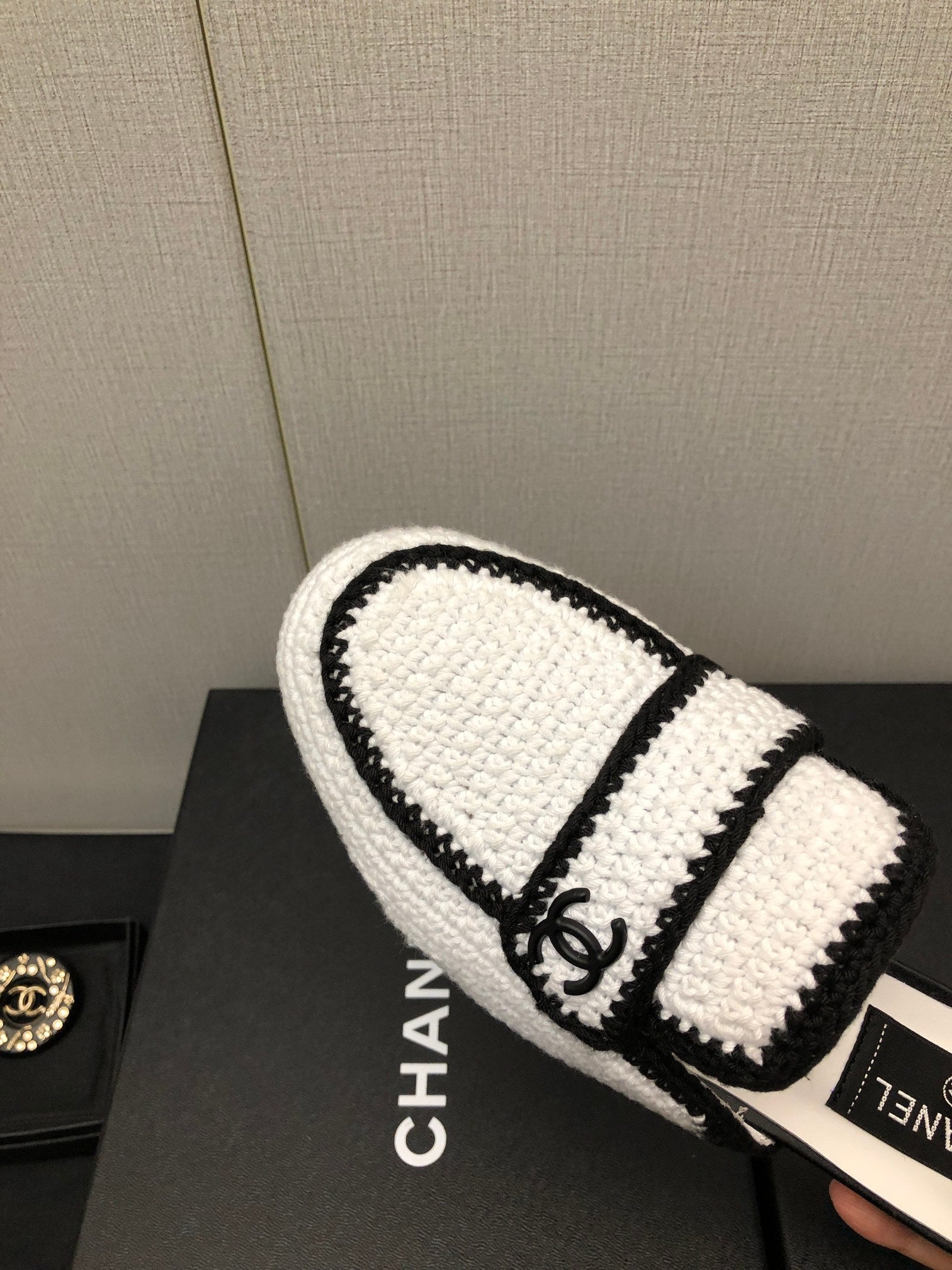 HALF-MULES IN WHITE MIX BLACK WOOL WOVEN