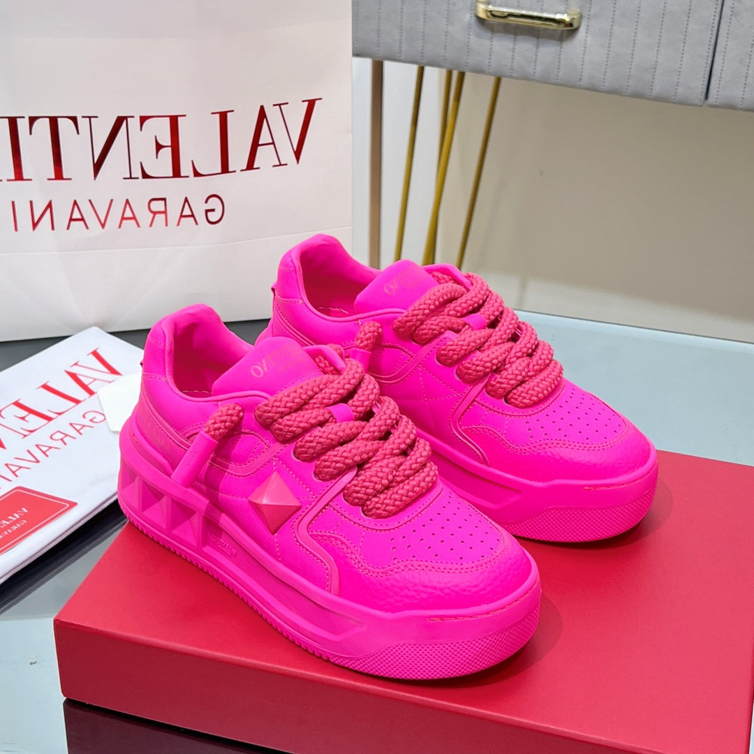 VALENTINO 25S GARAVANI ONE STUD XL PLATFORM SNEAKERS IN PINK LAMBSKIN