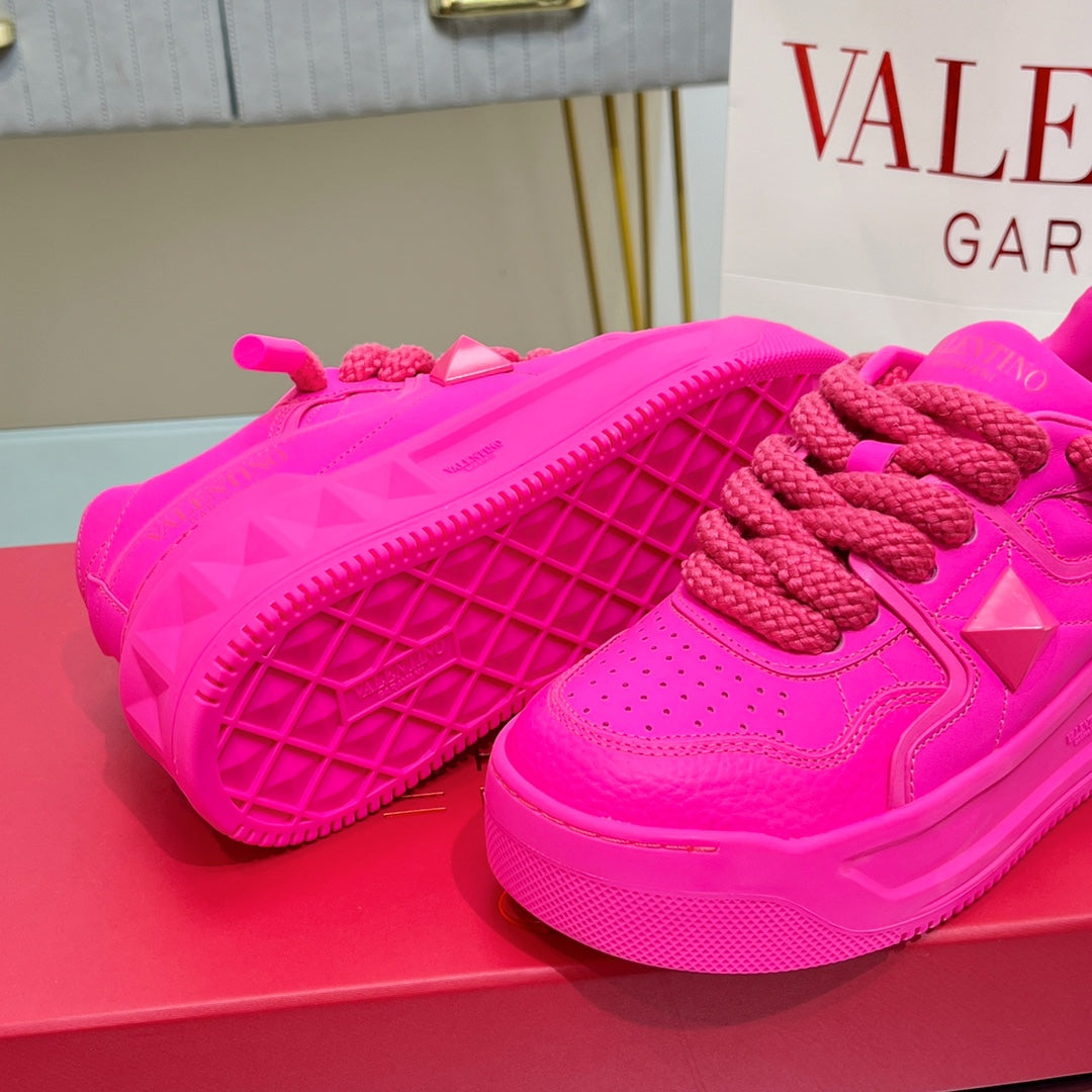 VALENTINO 25S GARAVANI ONE STUD XL PLATFORM SNEAKERS IN PINK LAMBSKIN