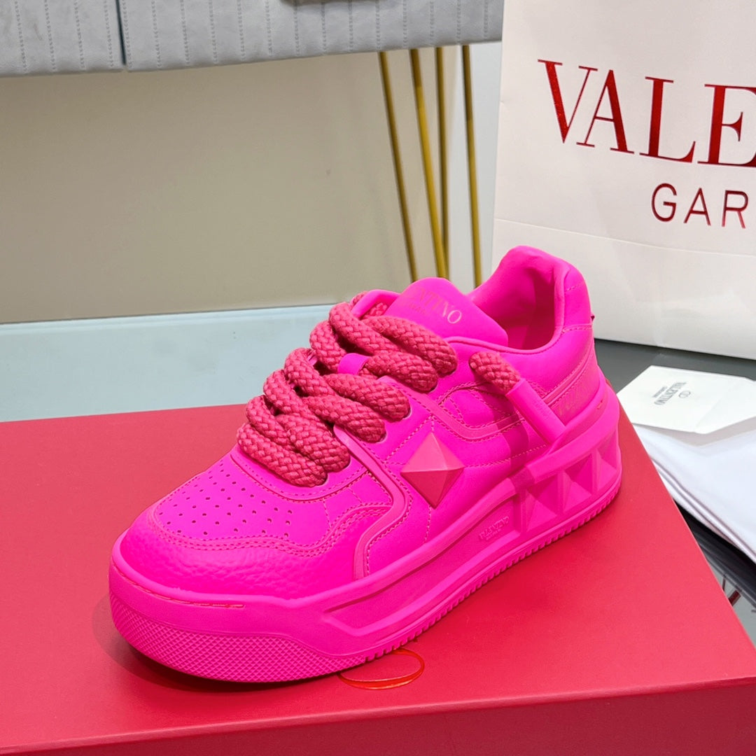 VALENTINO 25S GARAVANI ONE STUD XL PLATFORM SNEAKERS IN PINK LAMBSKIN