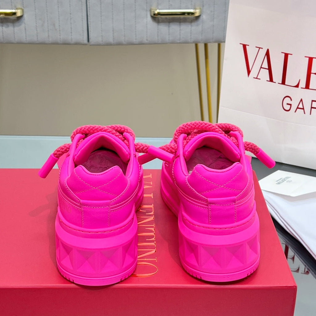 VALENTINO 25S GARAVANI ONE STUD XL PLATFORM SNEAKERS IN PINK LAMBSKIN