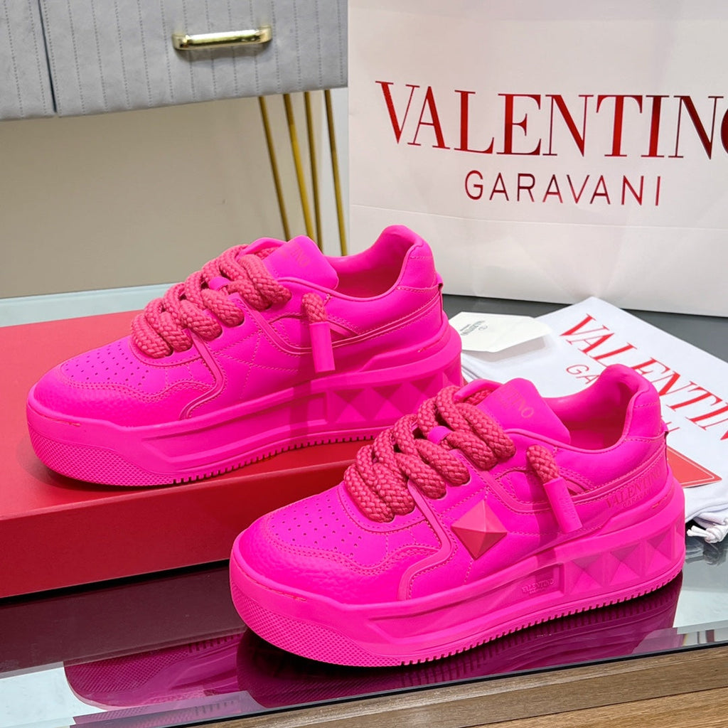 VALENTINO 25S GARAVANI ONE STUD XL PLATFORM SNEAKERS IN PINK LAMBSKIN