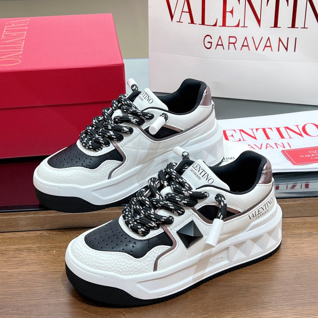 VALENTINO 25S GARAVANI ONE STUD XL PLATFORM SNEAKERS IN WHITE MIX BLACK LAMBSKIN