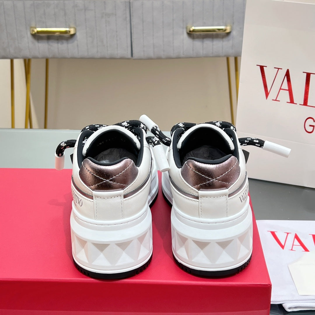 VALENTINO 25S GARAVANI ONE STUD XL PLATFORM SNEAKERS IN WHITE MIX BLACK LAMBSKIN