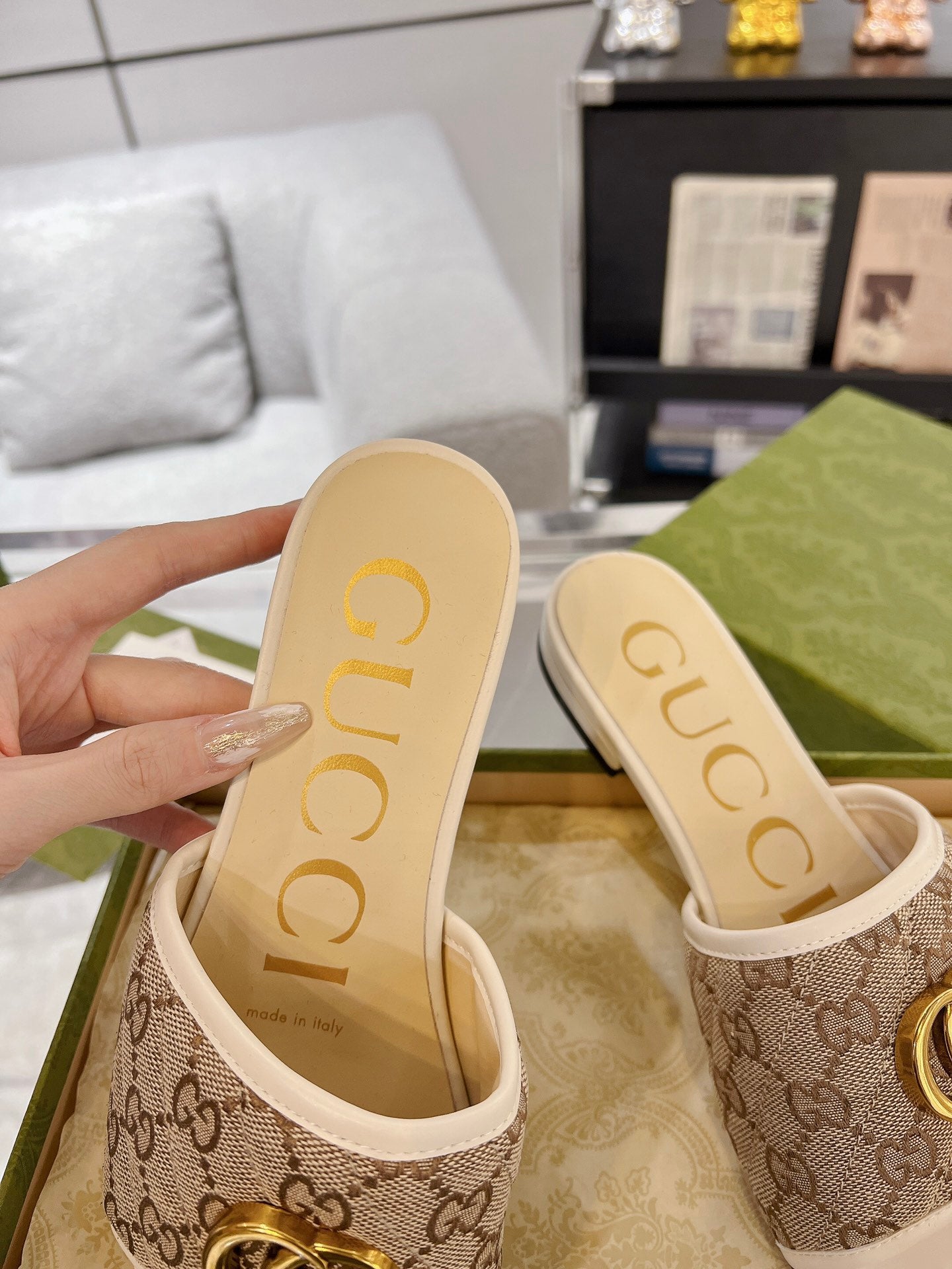 GG EXCLUSIVE SLIDE SANDAL IVORY AND BROWN FABRIC