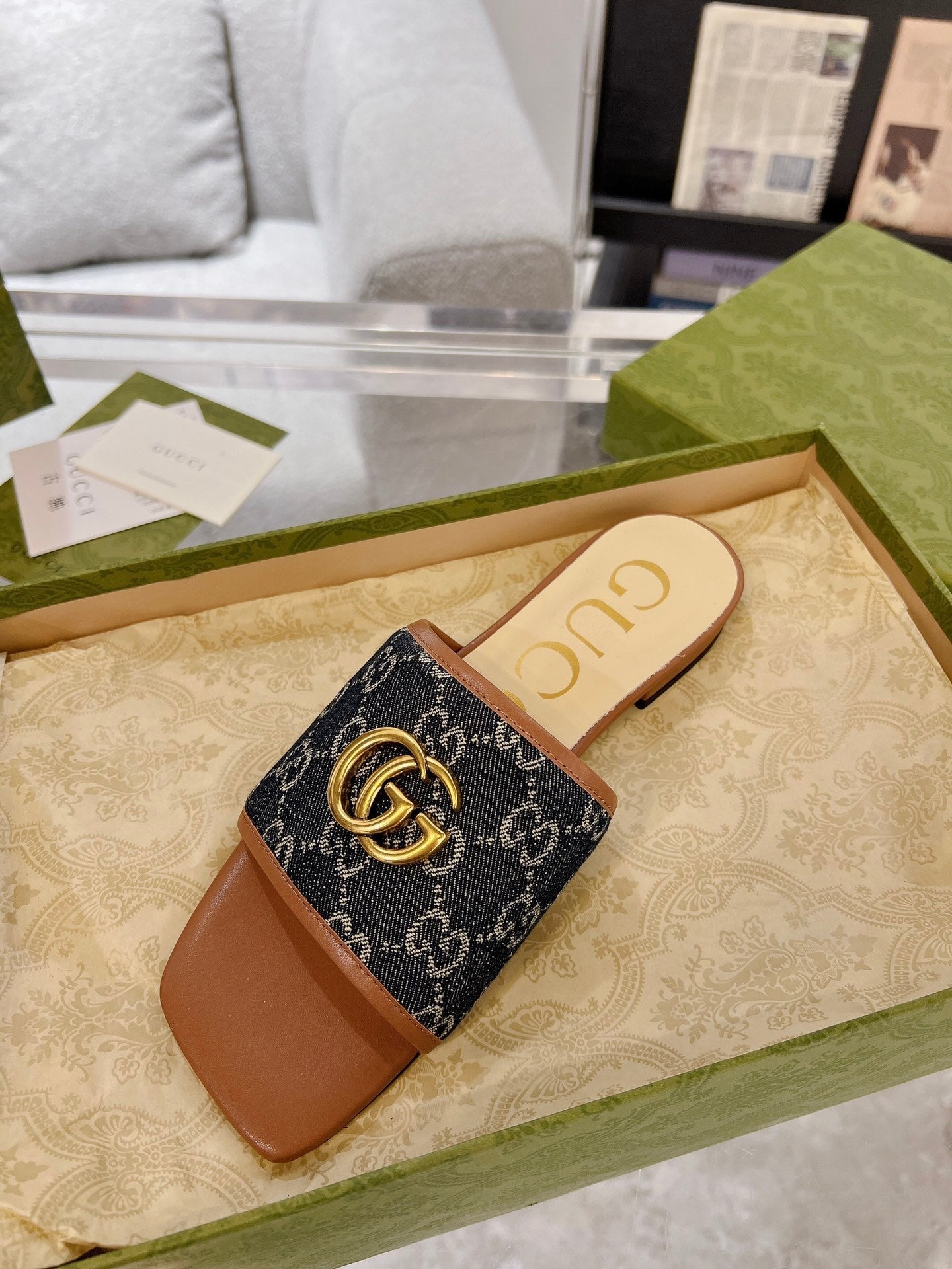 GG EXCLUSIVE SLIDE SANDAL CARAMEL AND BLACK FABRIC