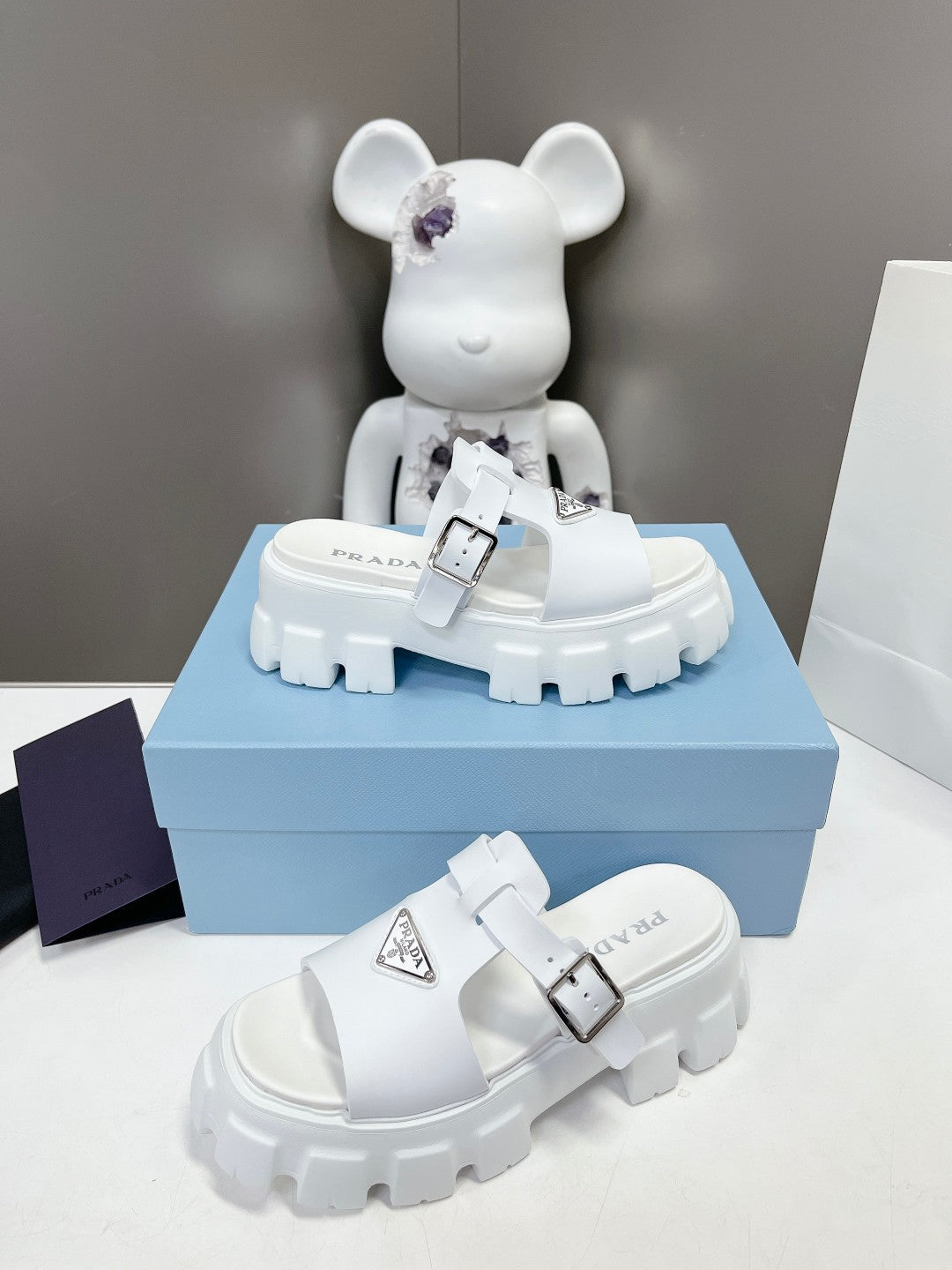 MONOLITH SLIPPER SANDALS IN WHITE RUBBER