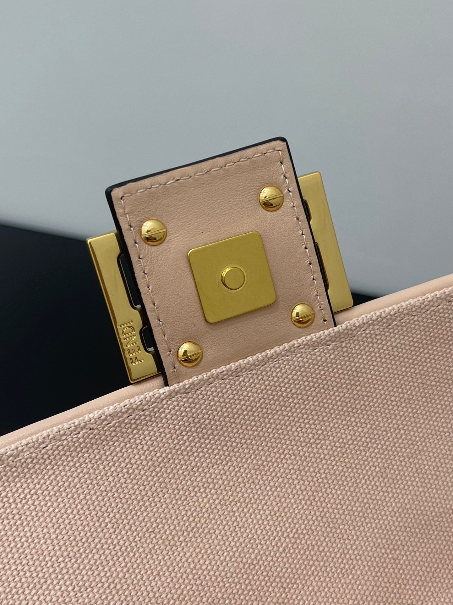 FENDI 26 BAGUETTE LIGHT PINK NAPPA LEATHER BAG WITH GOLD HARDWARE