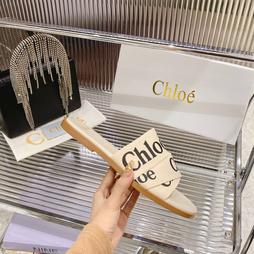 CHLOÉ WOODY SLIPPER IN BEIGE MIX BLACK CANVAS