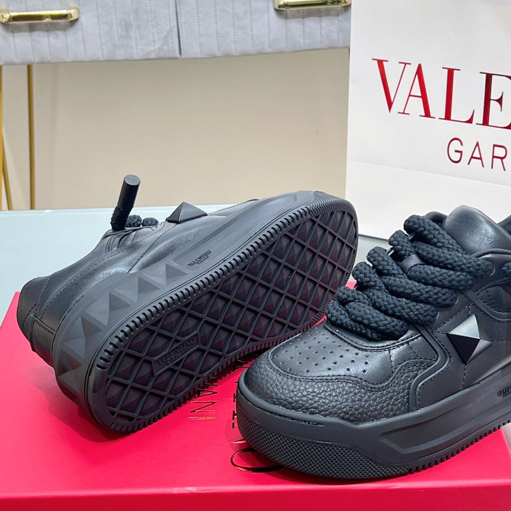 VALENTINO 25S GARAVANI ONE STUD XL PLATFORM SNEAKERS IN BLACK LAMBSKIN