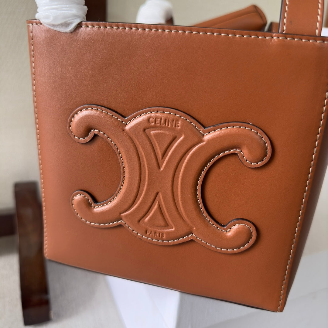 CUIRTRIOMPHE 15 BROWN IN STOCK JAPAN HANDBAG CALFSKIN