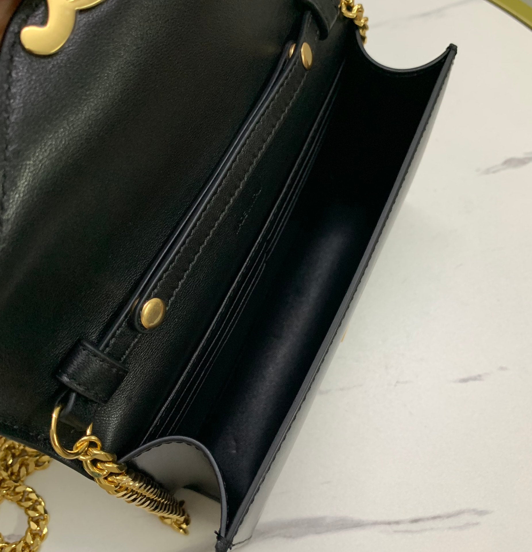 WALLET ON CHAIN MARGO 19 IN BLACK SMOOTH CALFSKIN GOLD HARDWARE