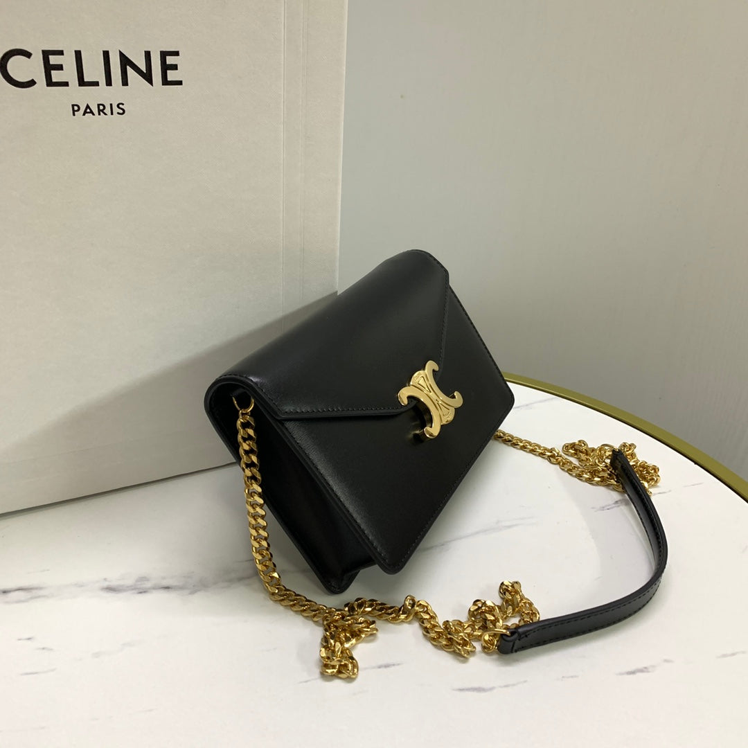 WALLET ON CHAIN MARGO 19 IN BLACK SMOOTH CALFSKIN GOLD HARDWARE