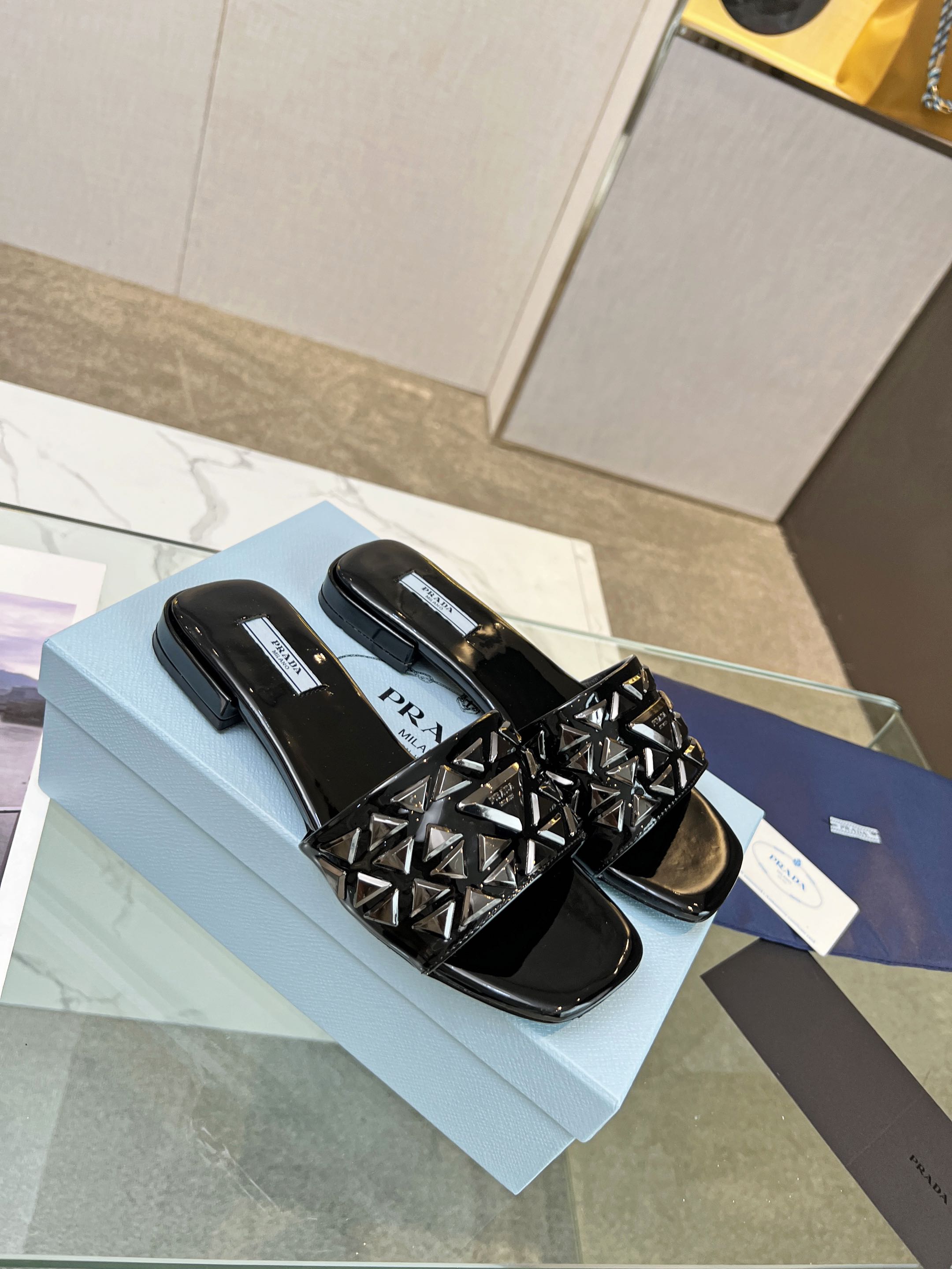 PRA EMBROIDERED SLIDES FLAT BLACK CALFSKIN