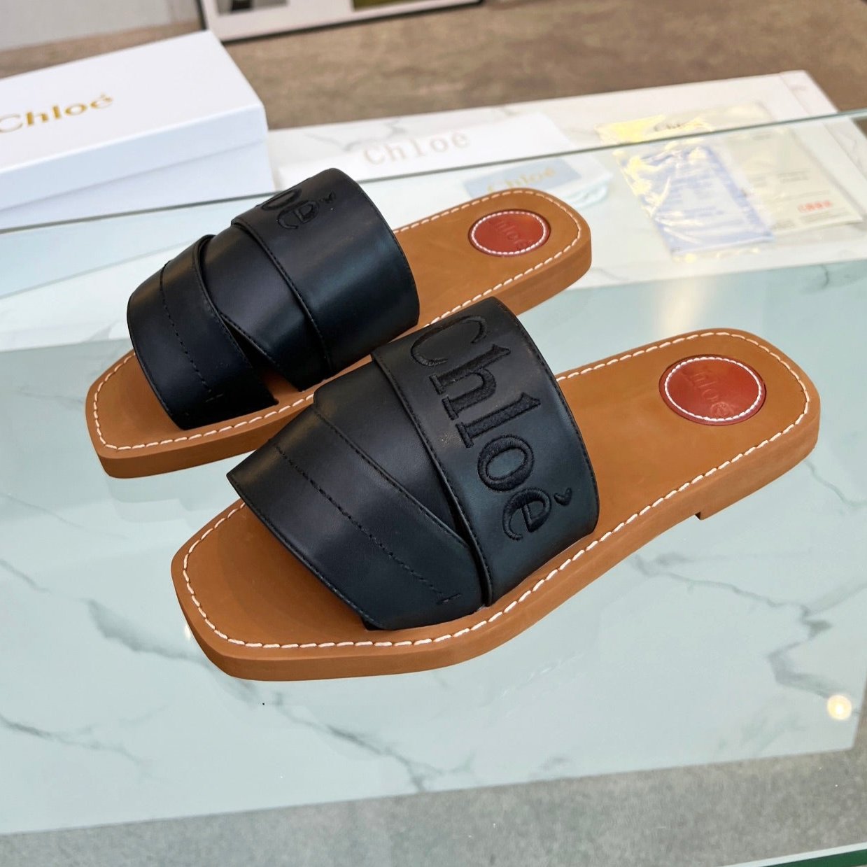 CHLOÉ WOODY MULE IN BLACK LAMBSKIN WITH EMBROIDERED LOGO