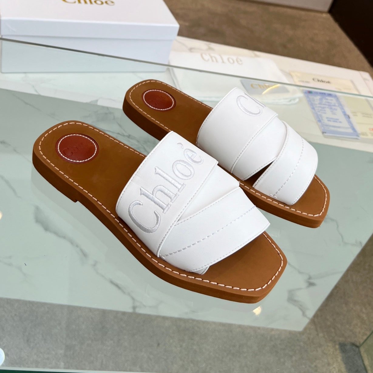 CHLOÉ WOODY MULE IN WHITE LAMBSKIN WITH EMBROIDERED LOGO