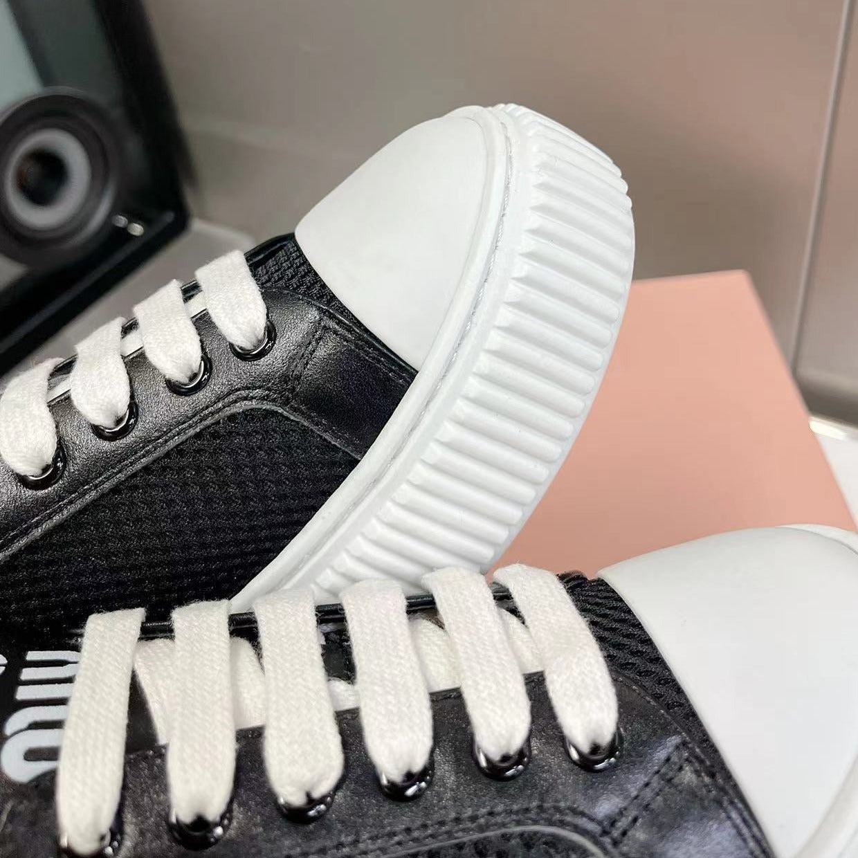 SNEAKERS THICK-SOLED BLACK MESH COWHIDE