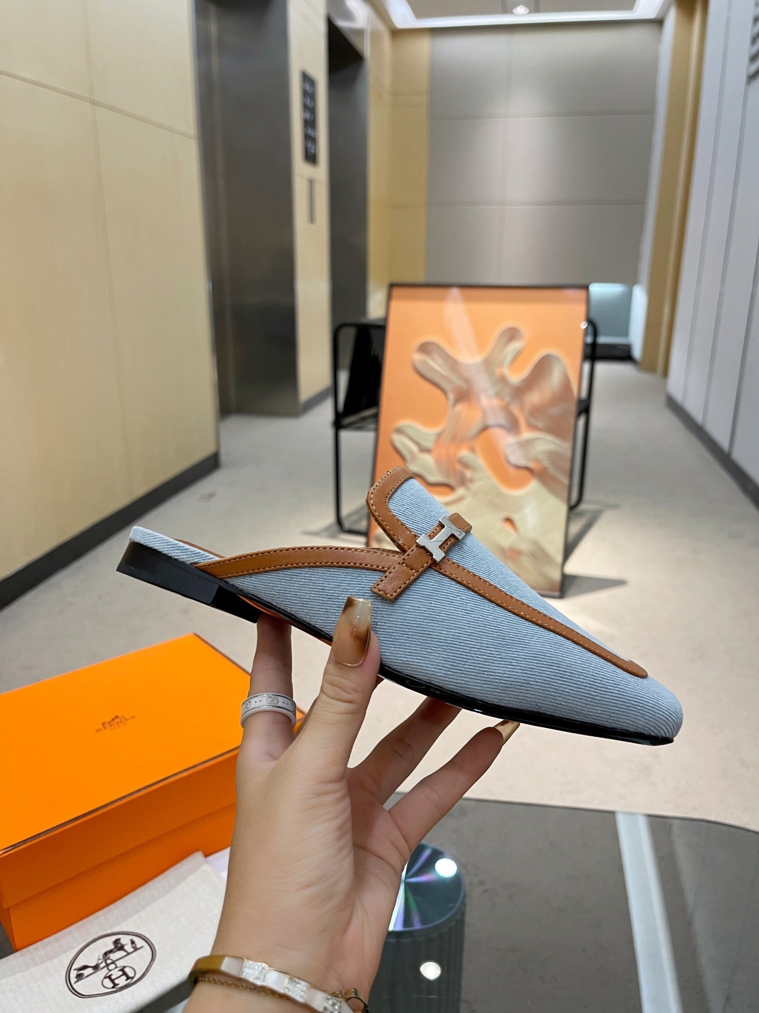 GROUPIE MULE TAWNY MIX SKY LAMBSKIN