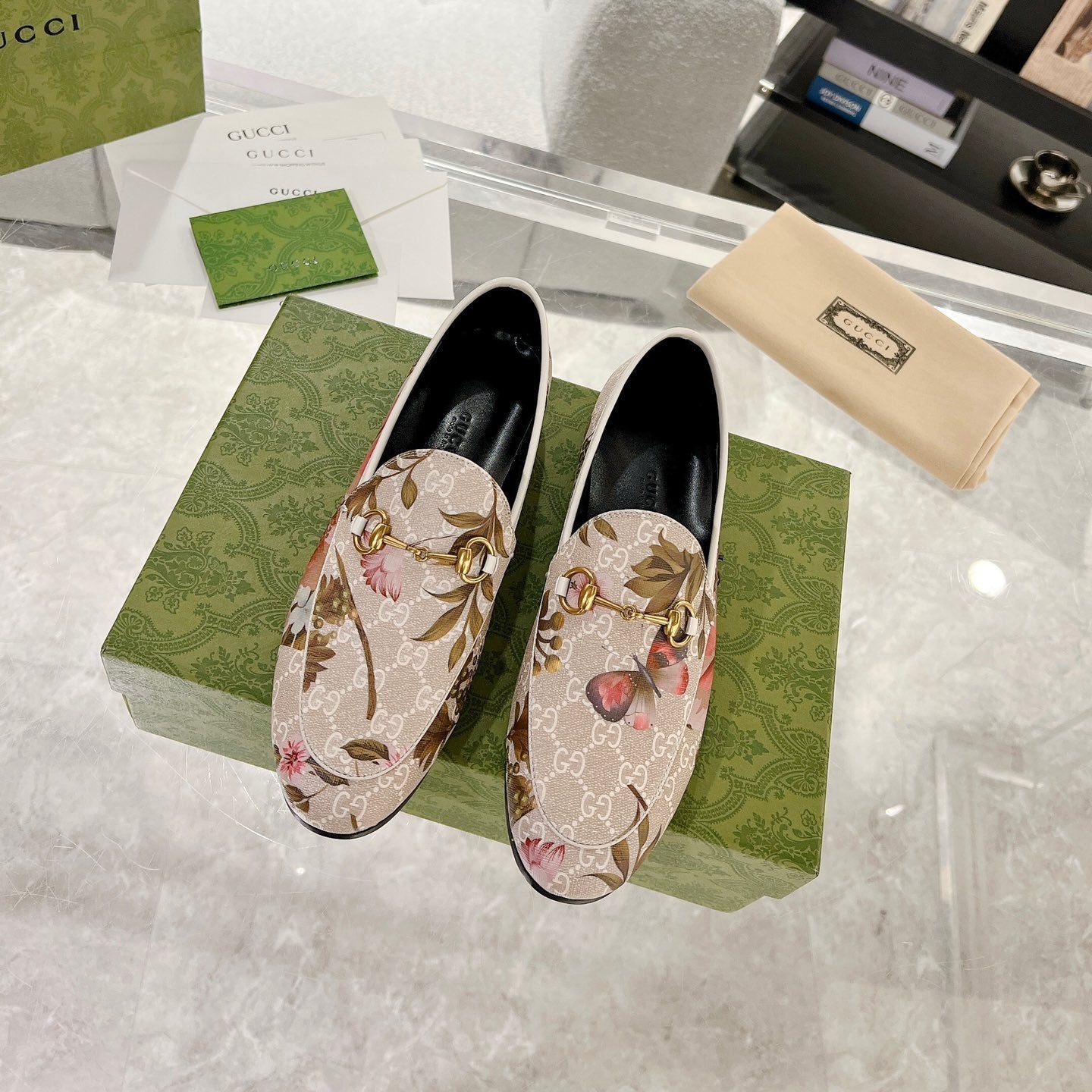 HORSEBIT LOAFER WITH FLOWER PRINT IN LINEN BEIGE MONOGRAM JACQUARD FABRIC