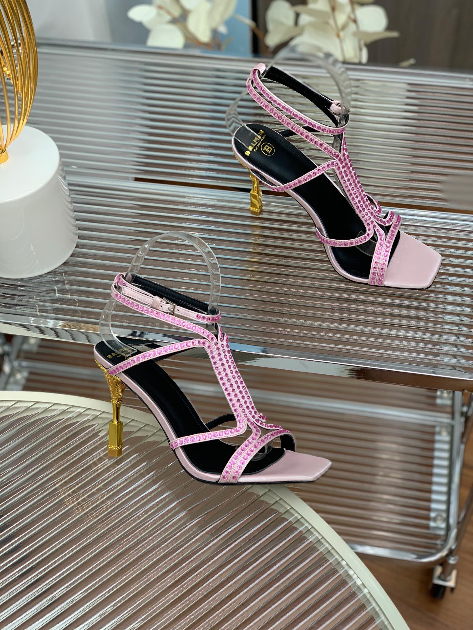 BALMAIN 25S MONETA SANDAL 95MM IN LAVENDER PINK CALFSKIN WITH CRYSTAL