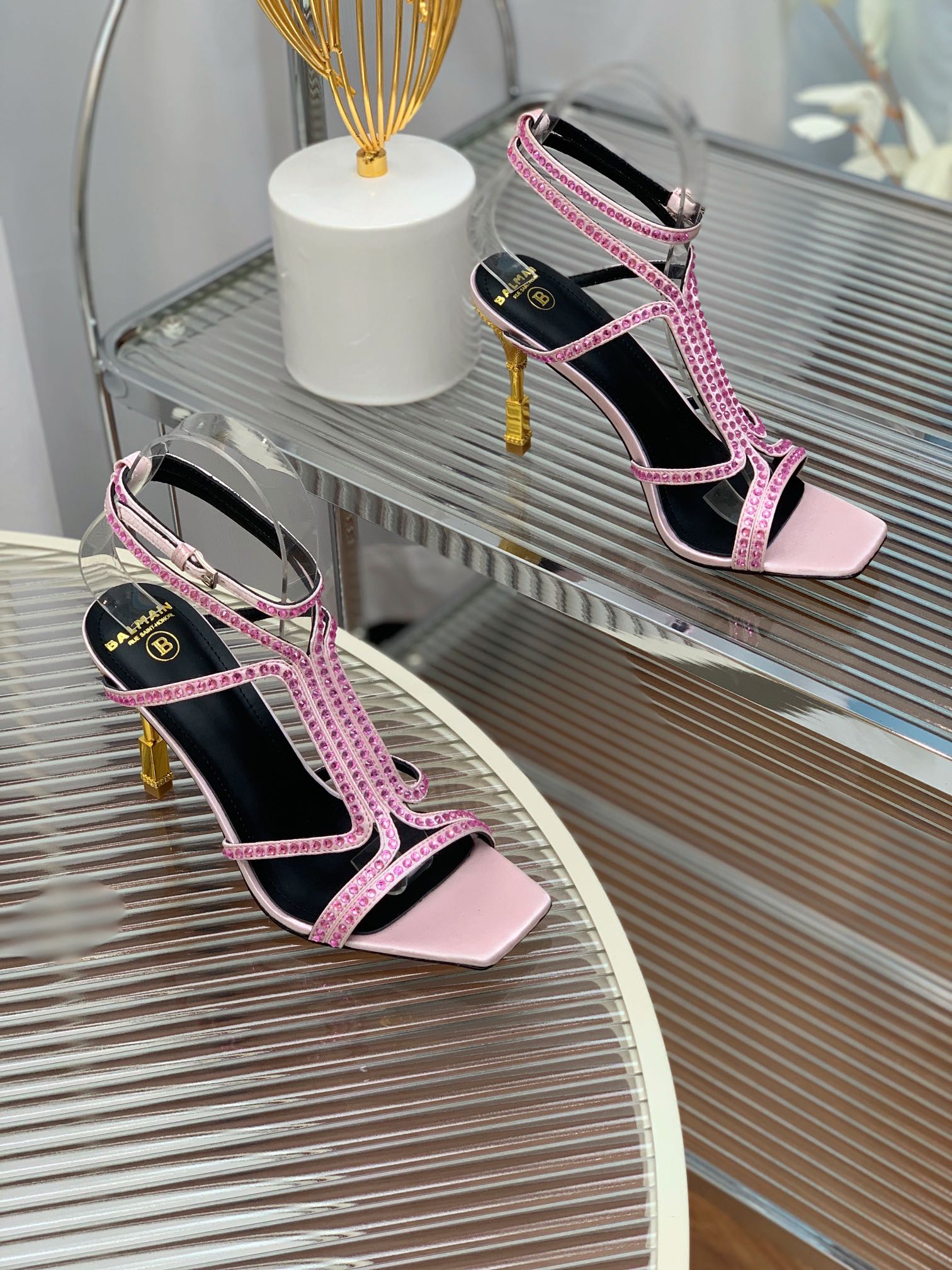 BALMAIN 25S MONETA SANDAL 95MM IN LAVENDER PINK CALFSKIN WITH CRYSTAL