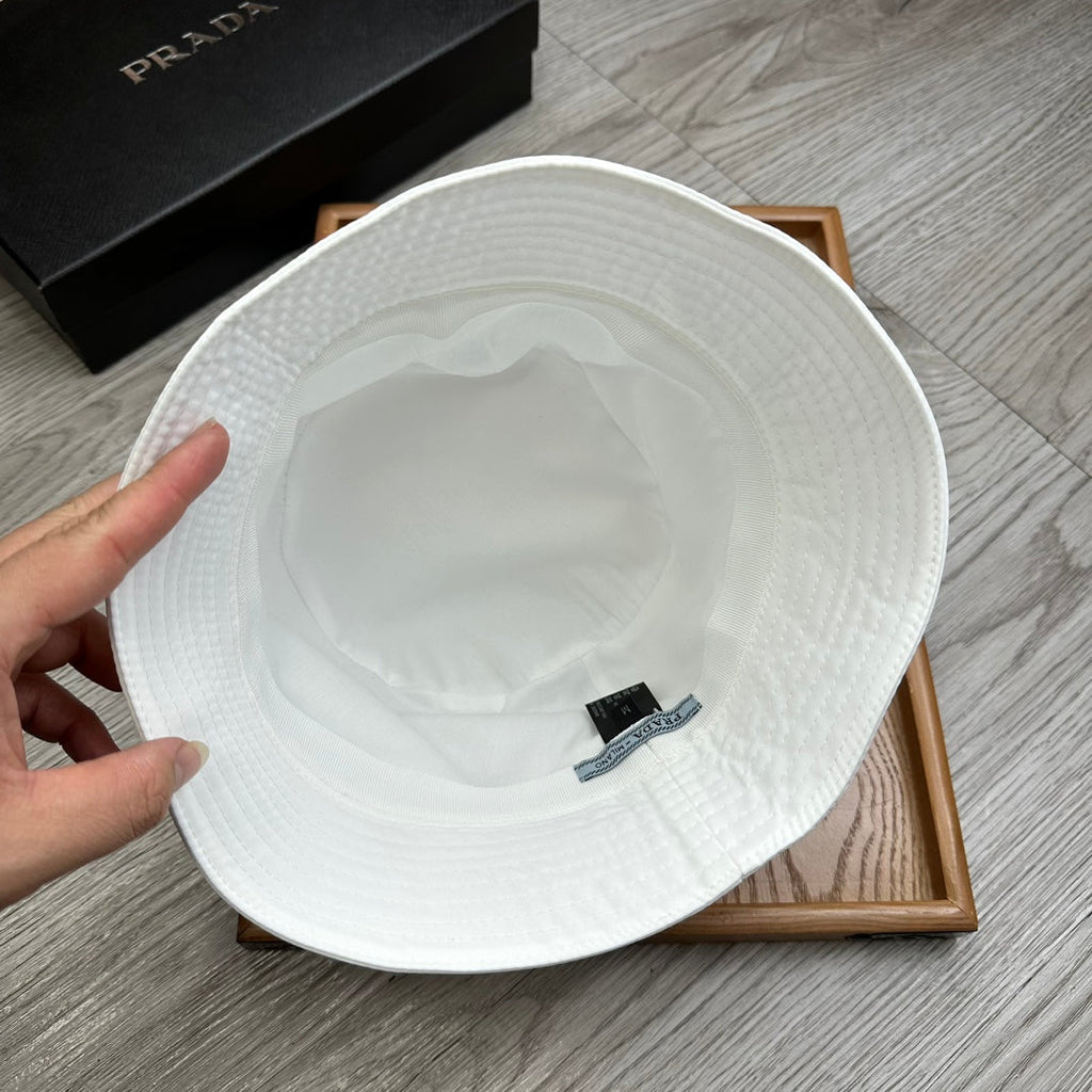 BUCKET HAT IN WHITE RE-NYLON 741389