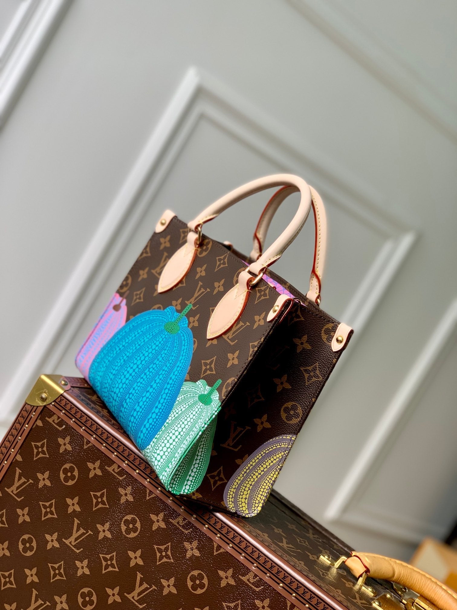 LV x YK ONTHEGO 25 IN BROWN MONOGRAM COATED CANVAS AND CALFSKIN PUMPKIN PATTERN