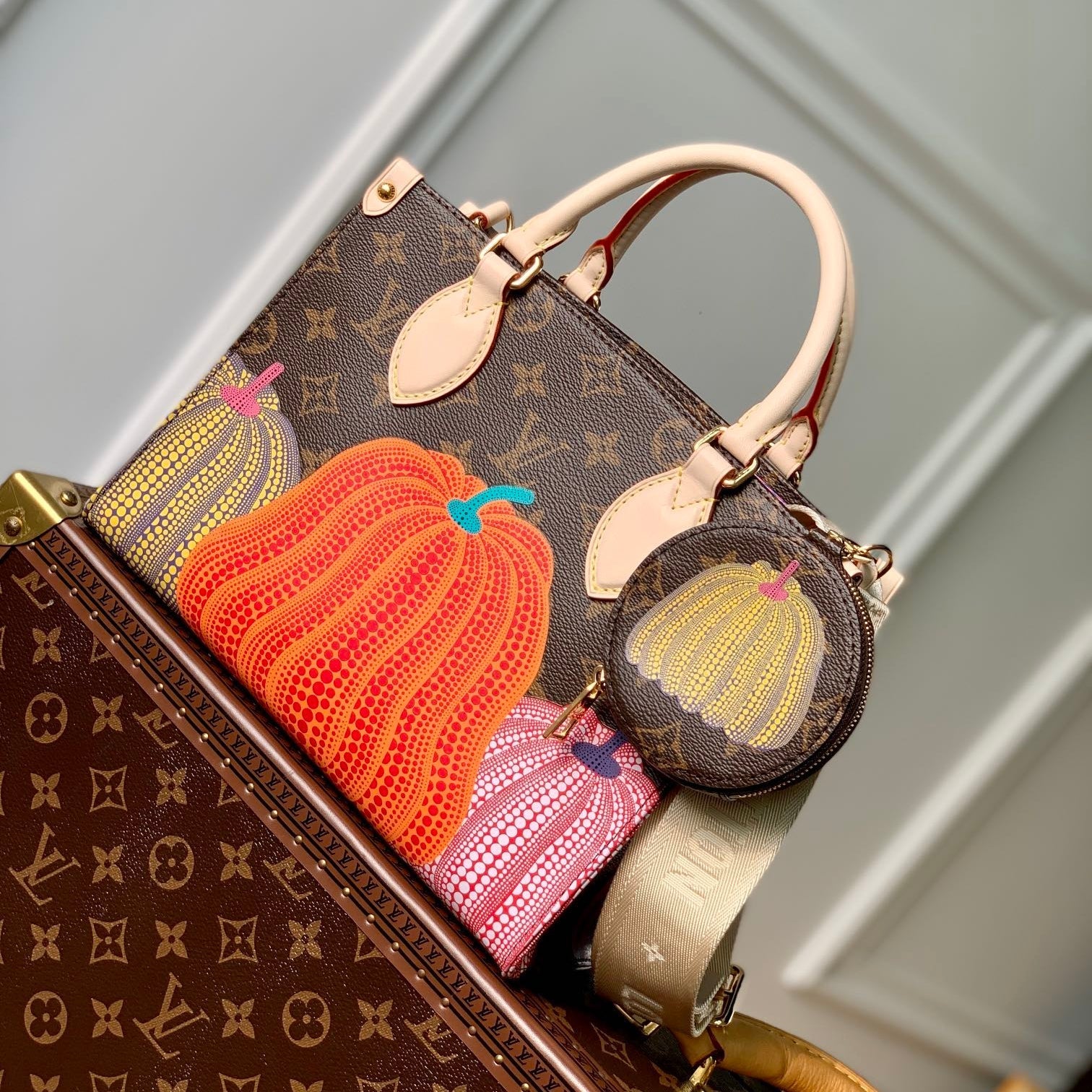LV x YK ONTHEGO 25 IN BROWN MONOGRAM COATED CANVAS AND CALFSKIN PUMPKIN PATTERN