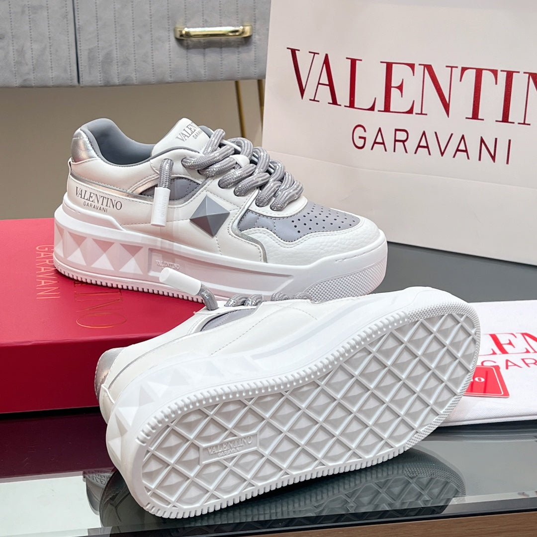 VALENTINO 25S GARAVANI ONE STUD XL PLATFORM SNEAKERS IN WHITE MIX GREY LAMBSKIN STYLE 3