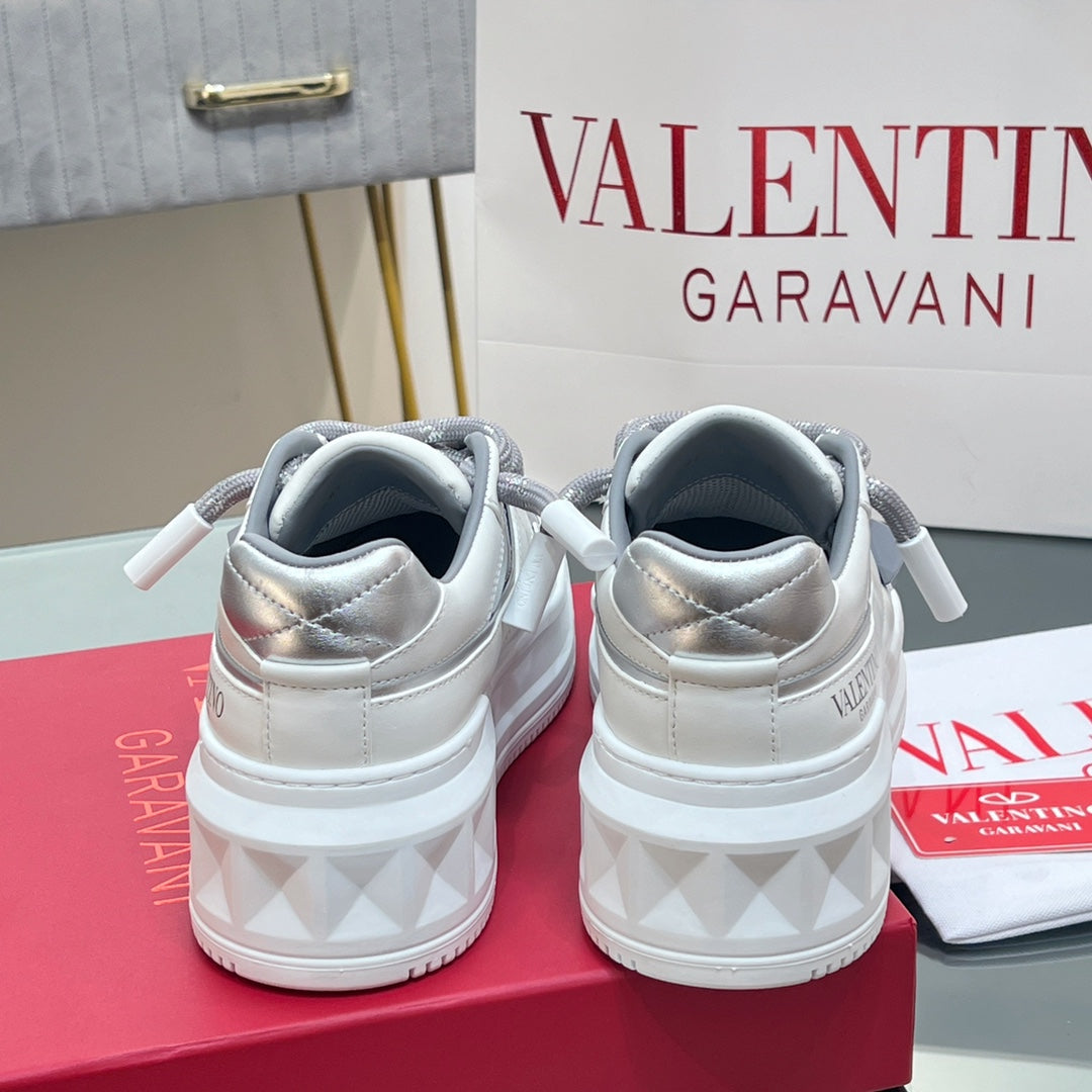 VALENTINO 25S GARAVANI ONE STUD XL PLATFORM SNEAKERS IN WHITE MIX GREY LAMBSKIN STYLE 3